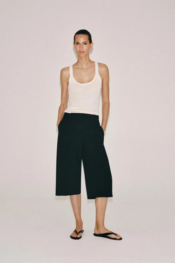 ПРЯМЫЕ ШОРТЫ С ЗАЩИПАМИ — коллекция Zara «ZW»