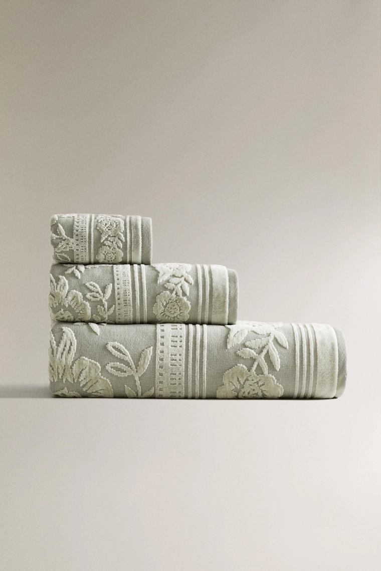 Велюровое полотенце с жаккардовым узором