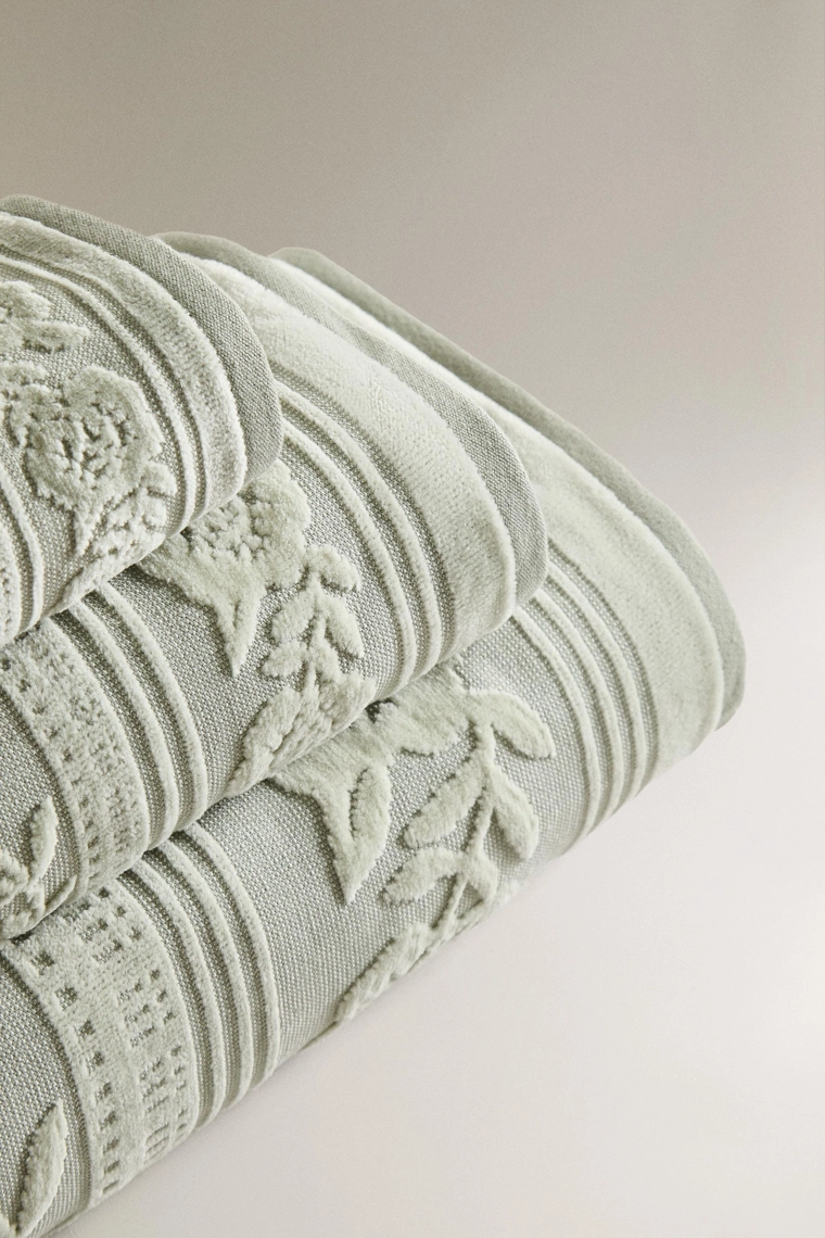 Велюровое полотенце с жаккардовым узором