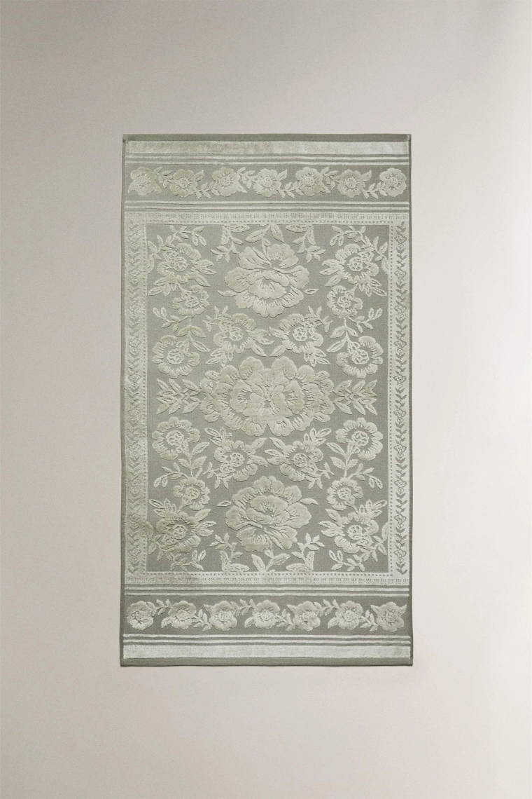 Велюровое полотенце с жаккардовым узором