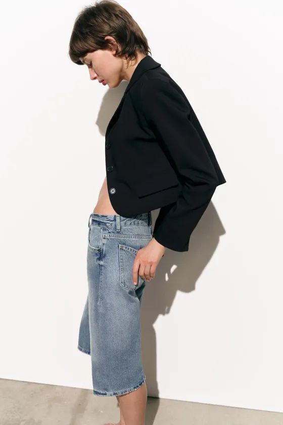 УКОРОЧЕННЫЙ ПРИТАЛЕННЫЙ БЛЕЙЗЕР