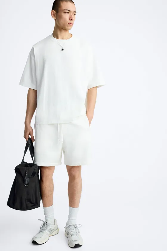 ФУТБОЛКА ГЕОМЕТРИЧЕСКОГО КРОЯ