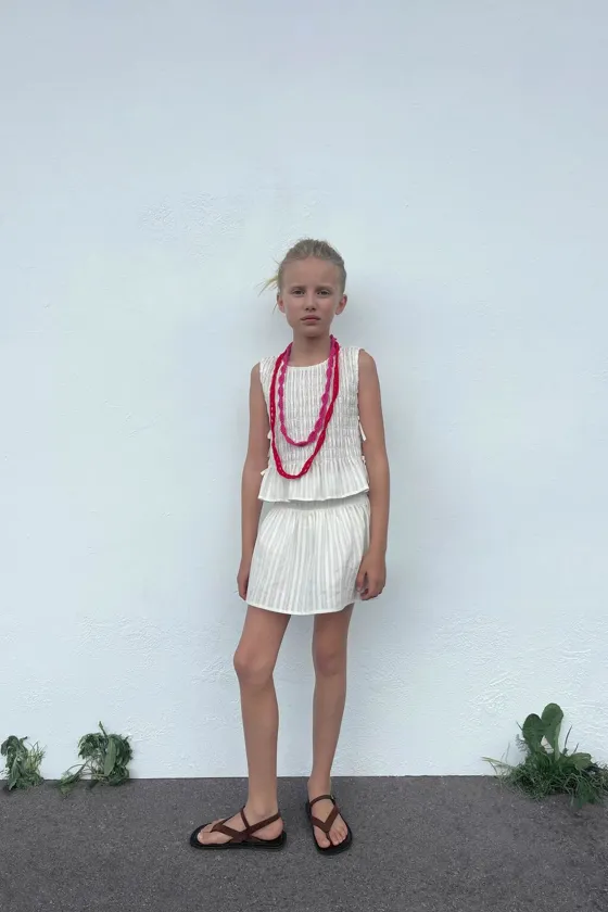 ТОП С ЭЛАСТИЧНОЙ ДЕТАЛЬЮ И БАНТАМИ