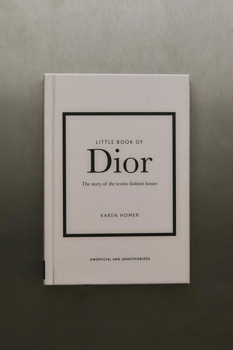 Маленькая книга dior
