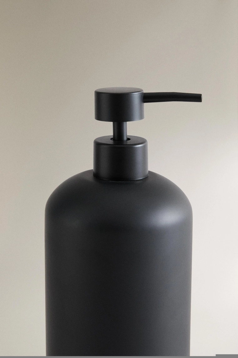 Диспенсер для жидкого мыла из черной смолы