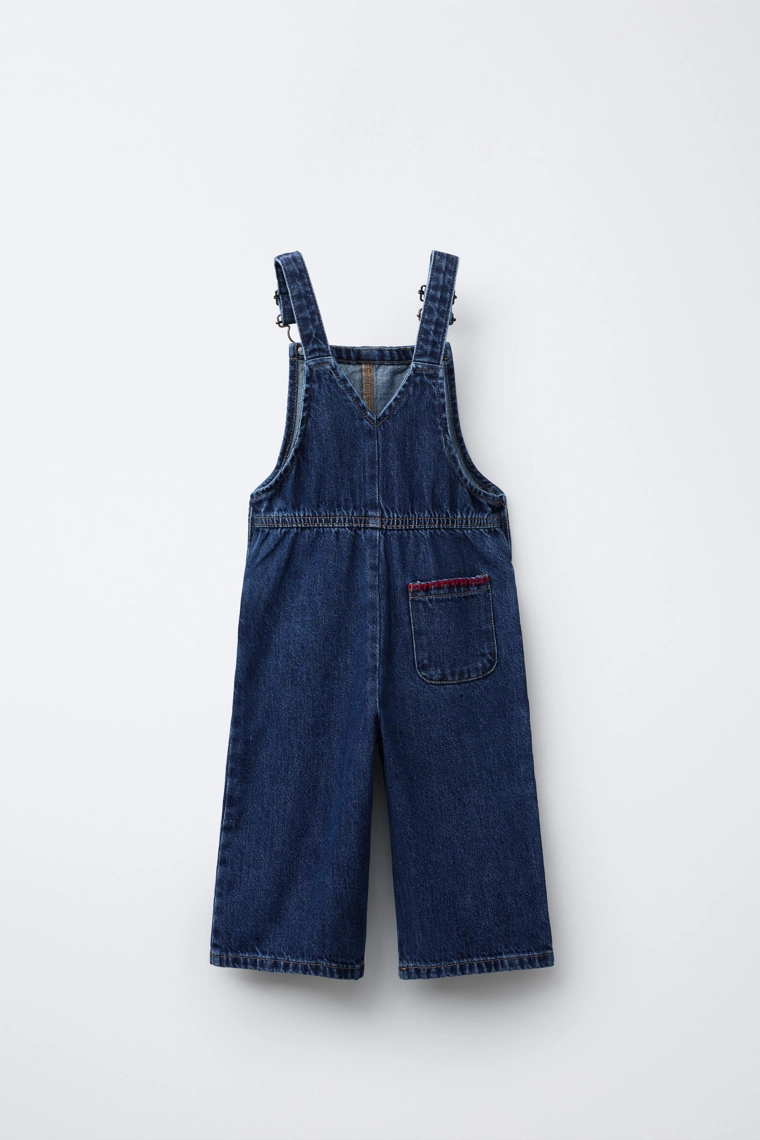 Комбинезон из джинсовой ткани с контрастной вышивкой