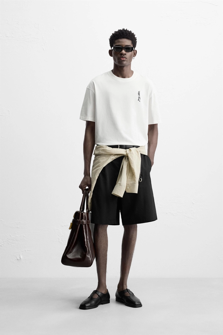 Футболка с вышитыми надписями