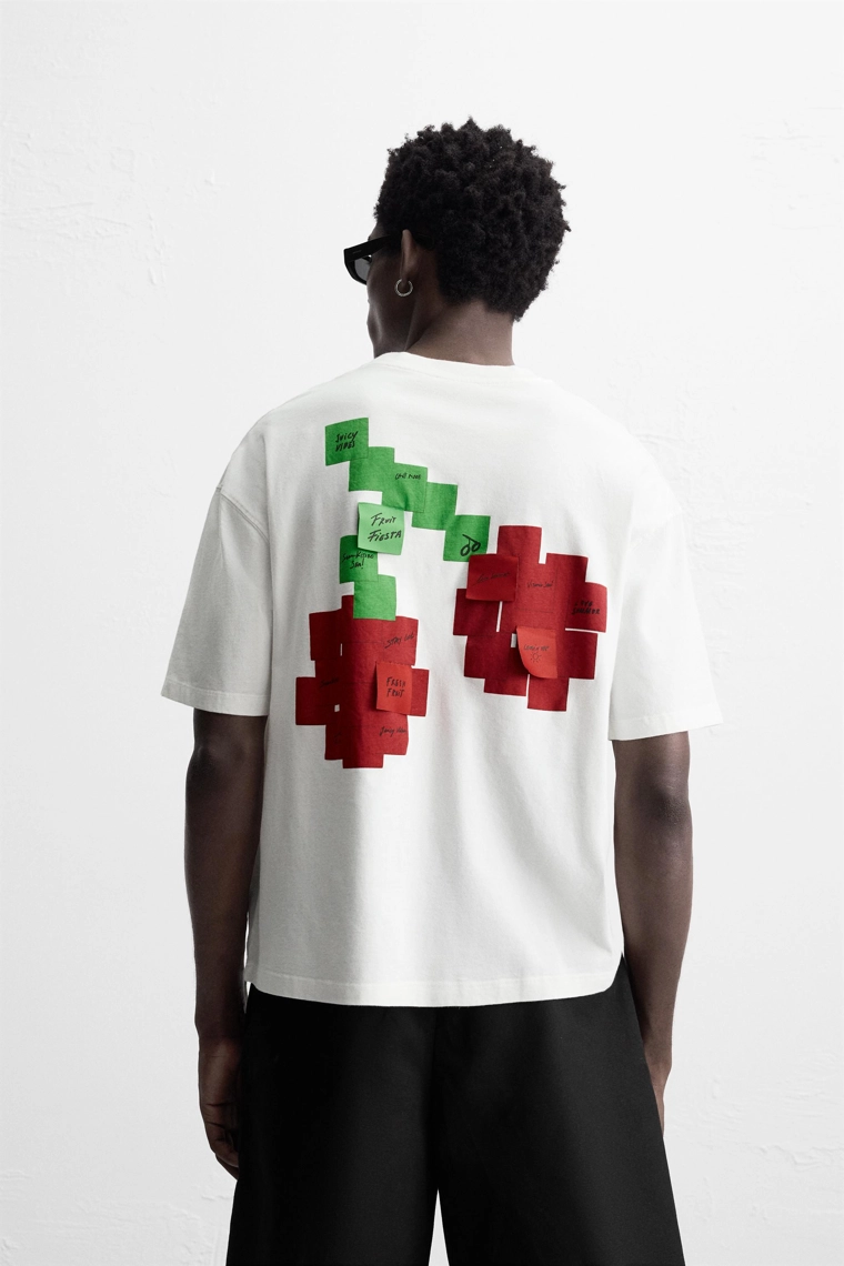 Футболка с вышитыми надписями