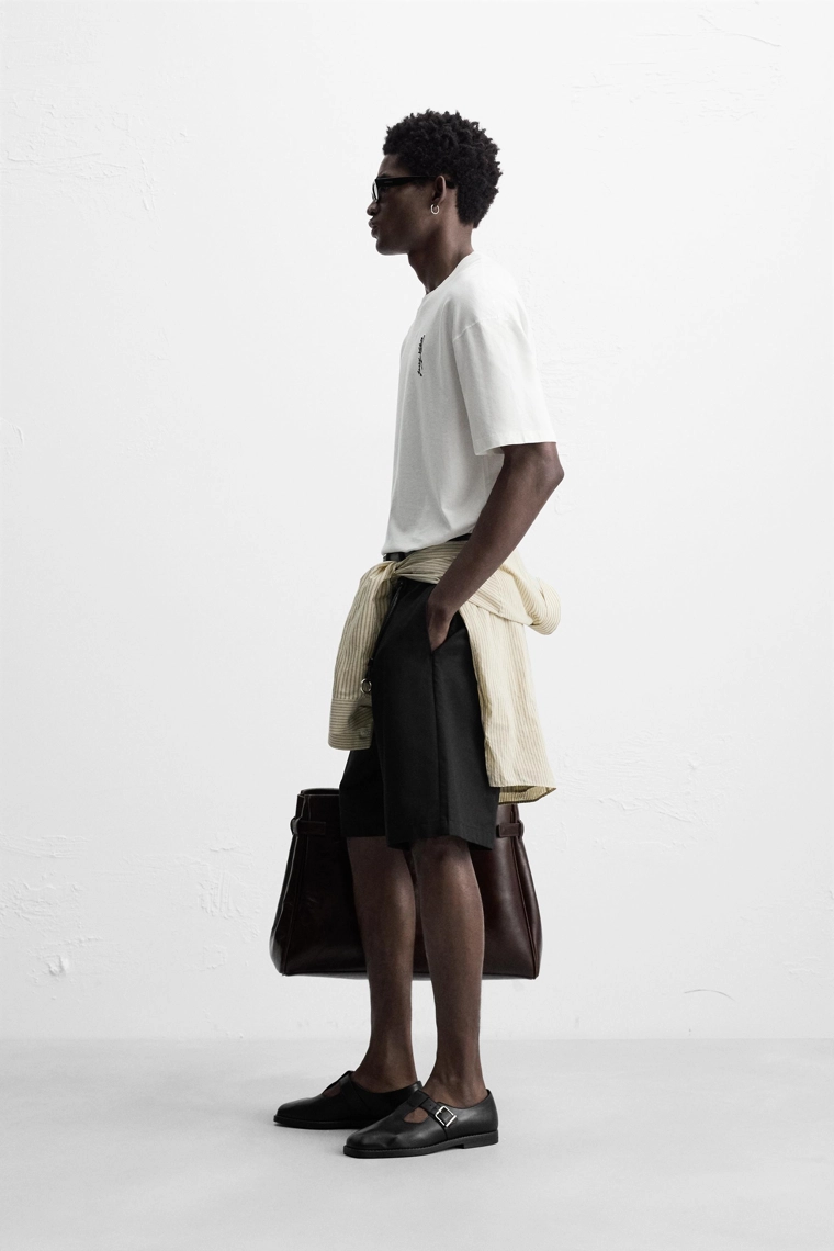 Футболка с вышитыми надписями