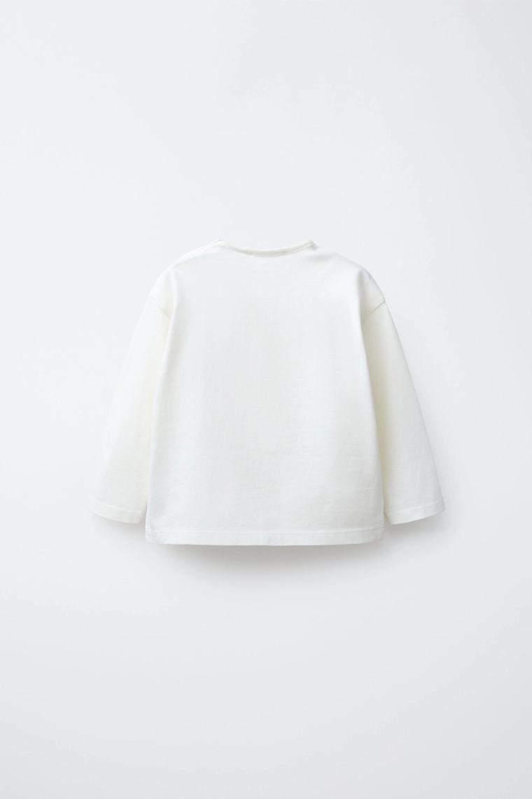 Футболка с принтом оленями и флокировкой