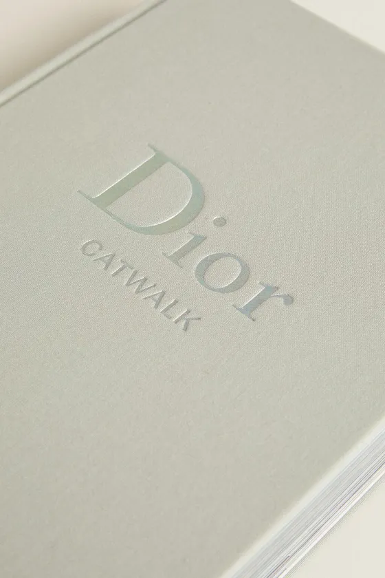 Книга dior catwalk