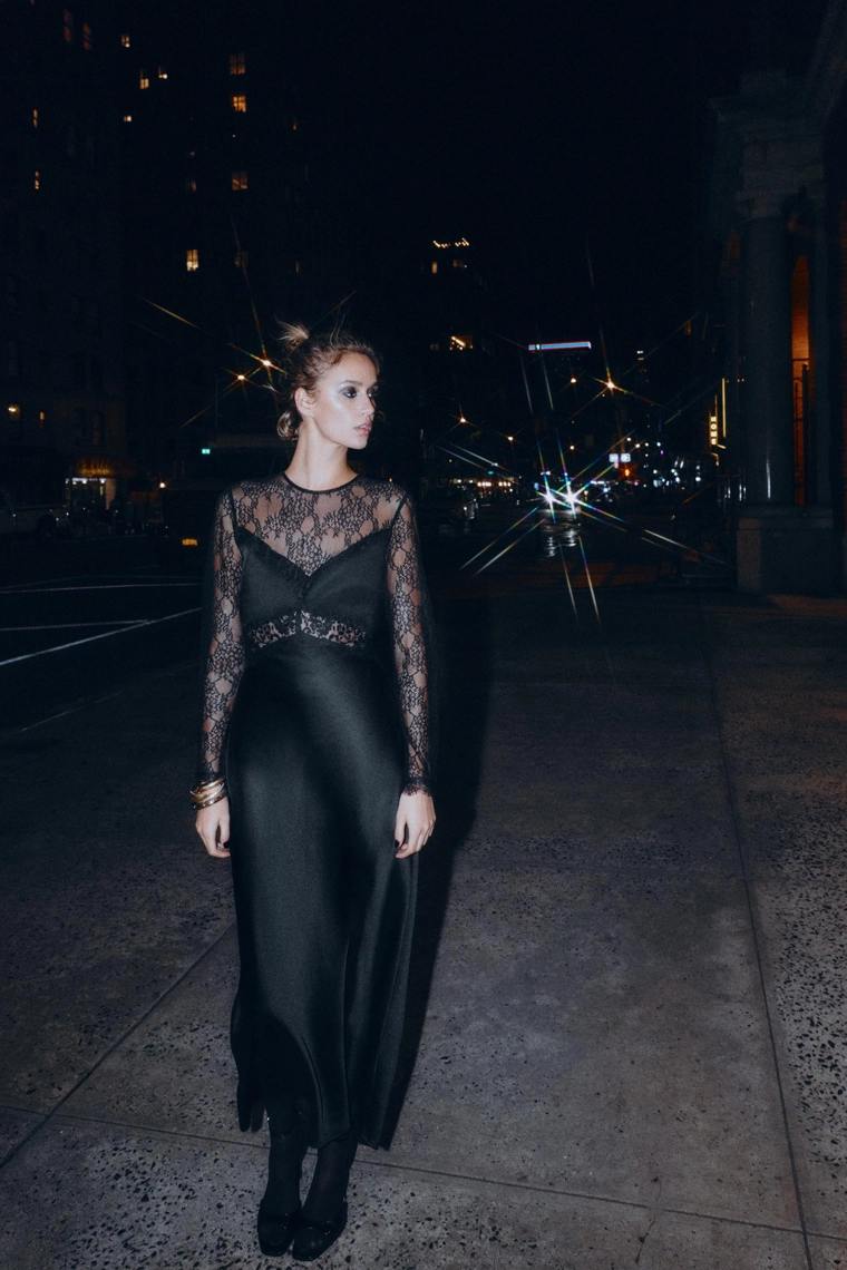 Платье макси с кружевом