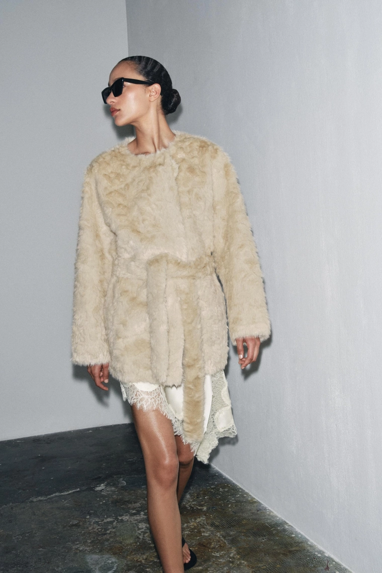ЖИЛЕТ ИЗ ИСКУССТВЕННОГО МЕХА — ZW COLLECTION